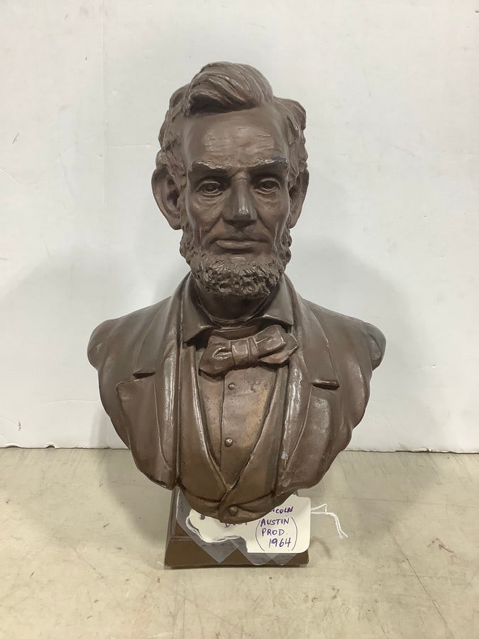 Abraham Lincoln 1964 Austin production(14in.tall): Abraham Lincoln 1964 Austin production(14in.tall)