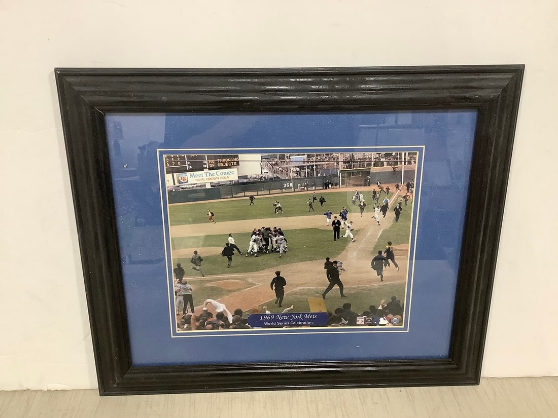 Framed 1969 NY Mets World Series Celebration Photograph (14inx17in) (1 of 1)