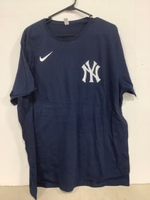 NY Yankees tshirt(XL)