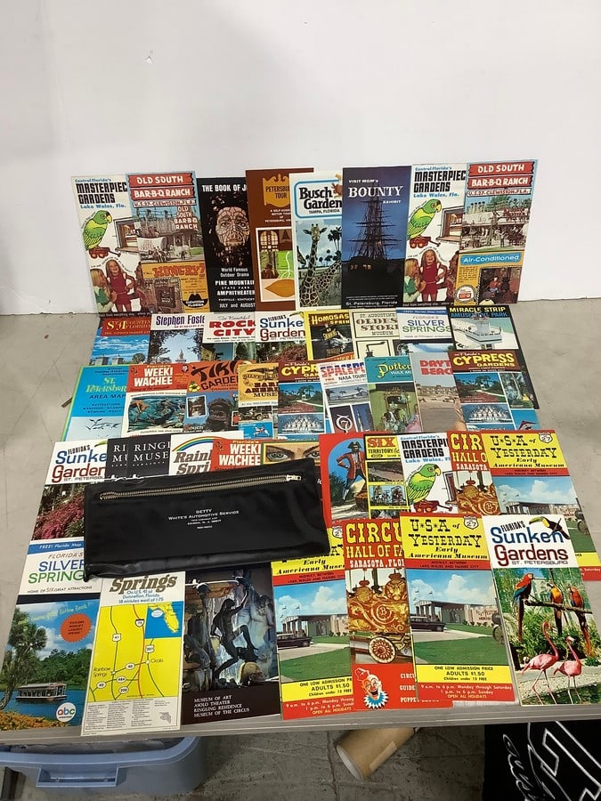 Vintage travel brochures/advertisements: Vintage travel brochures/advertisements