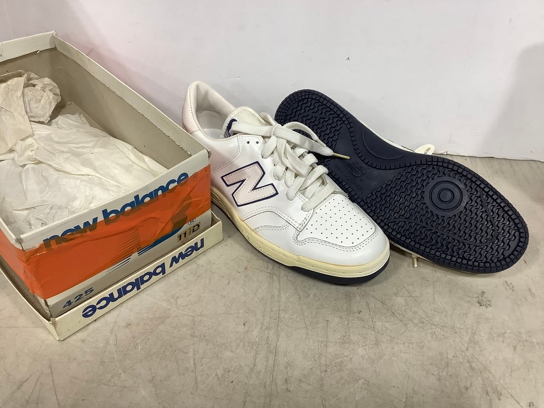 New Balance sneakers(11.5): New Balance sneakers(11.5)