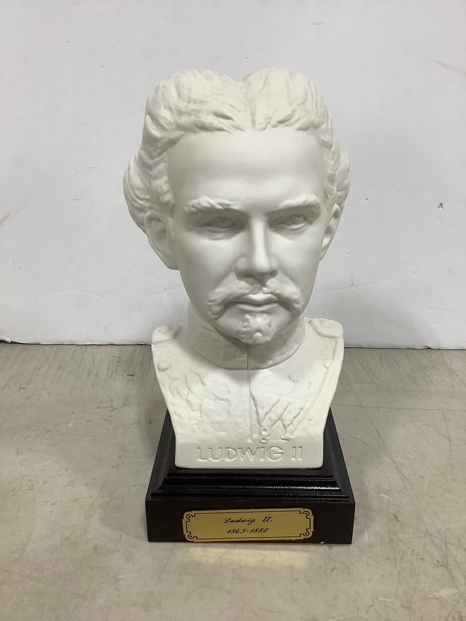 Goebel Ludwig II statue(9in.tall) (1 of 1)