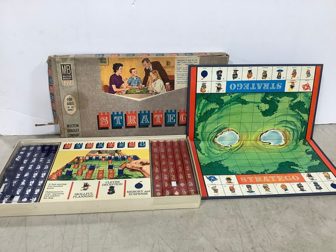Vintage Stratego board game in box: Vintage Stratego board game in box