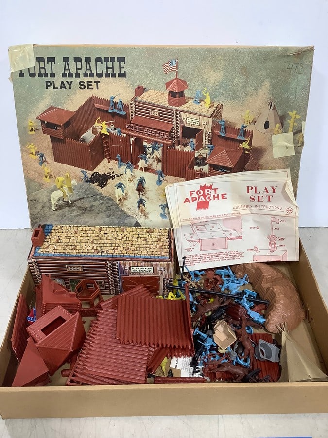 Vintage Fort Apache playset in box (1 of 1)