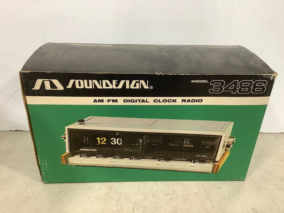 Soundesign AM-FM digital clock radio in box(model:3486) (1 of 1)