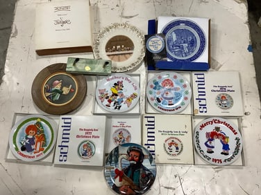 Georgia marble cultured pen holder and collectible plates(Schmid, Anri, Fars Dags tallrik, and more)