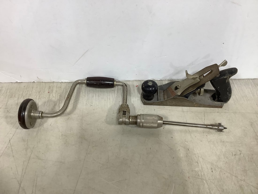 Hand auger drill and wood plane: Hand auger drill and wood plane