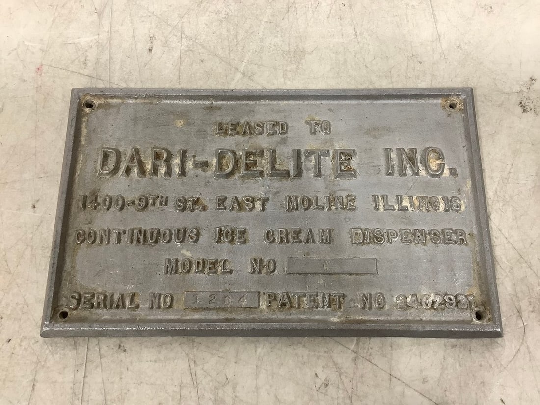 Dari-Delite Inc. metal sign(4.5in.x7.5in.): Dari-Delite Inc. metal sign(4.5in.x7.5in.)