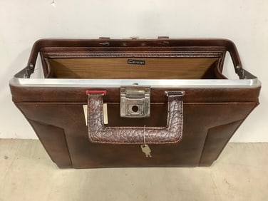 Cavlate Leather Document Holder