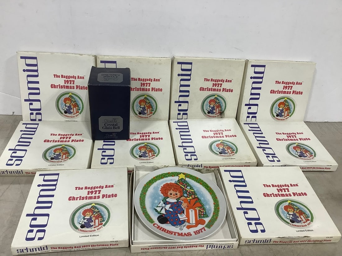 Annual Goebel Crystal Glass Bell and Raggedy Ann 1977 Christmas Plates: Annual Goebel Crystal Glass Bell and Raggedy Ann 1977 Christmas Plates