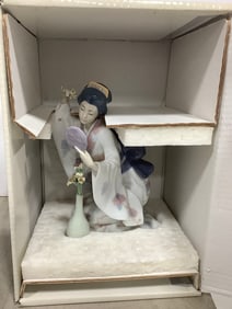 Belleza Oriental Ceramic Lladro Figure (06748)
