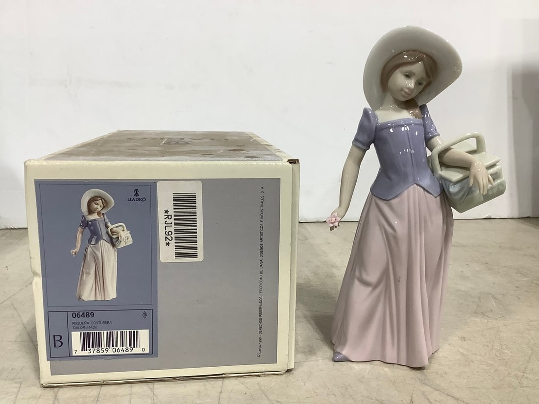 Tailor Made Ceramic Lladro Figure - 06489 (8in Tall) (1 of 1)