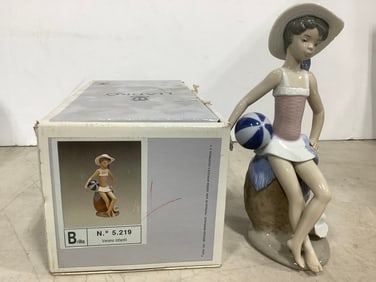 Childrens Summer Ceramic Lladro Figure - 5.219 (8.25in Tall)