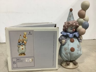 Littlest Clown with Balloons Ceramic Lladro Figure - 5811 (7.75in Tall)