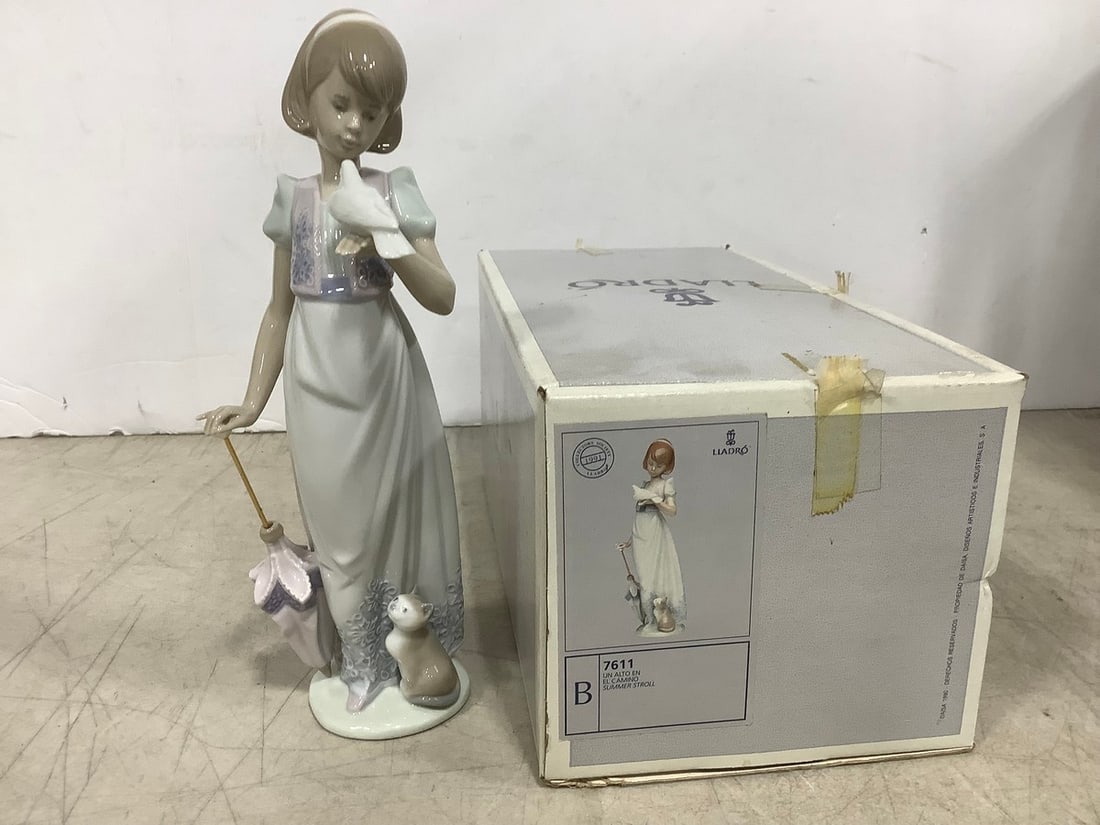 Summer Stroll Ceramic Lladro Figure - 7611 (9.5in Tall) (1 of 1)