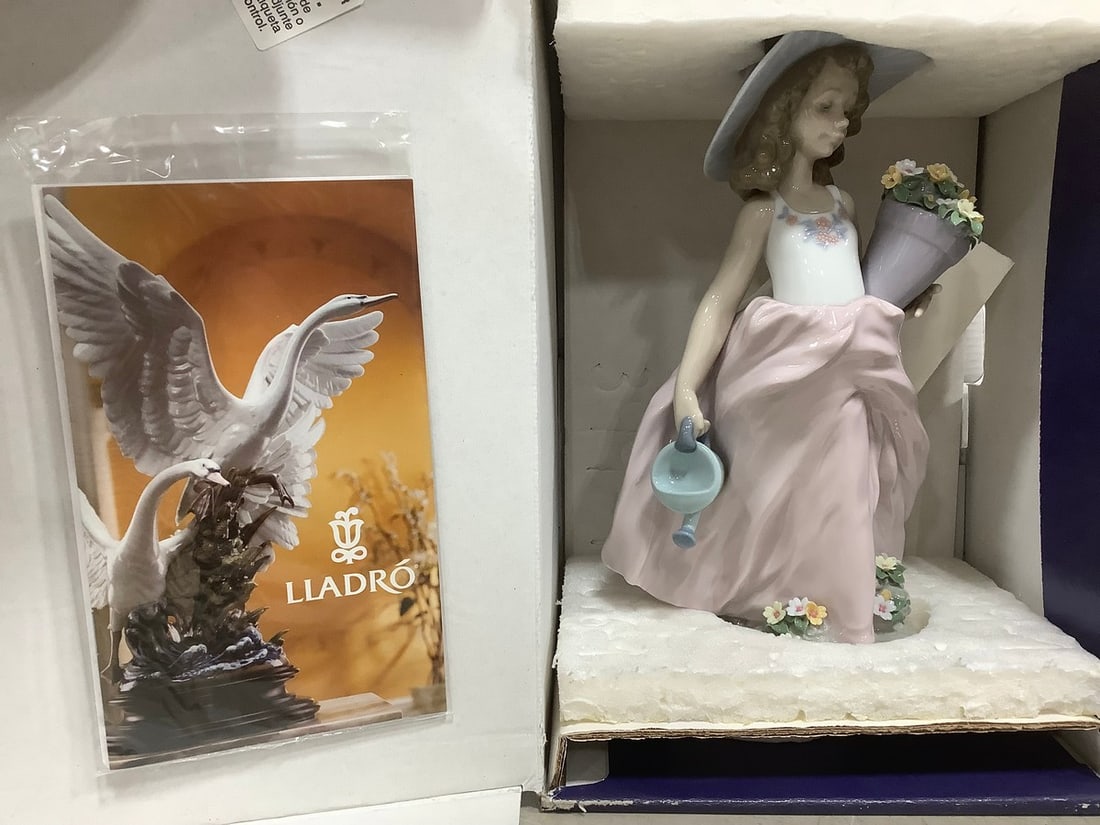 A Wish Come True Ceramic Lladro Figure - 07676 (8.25in Tall) (1 of 1)