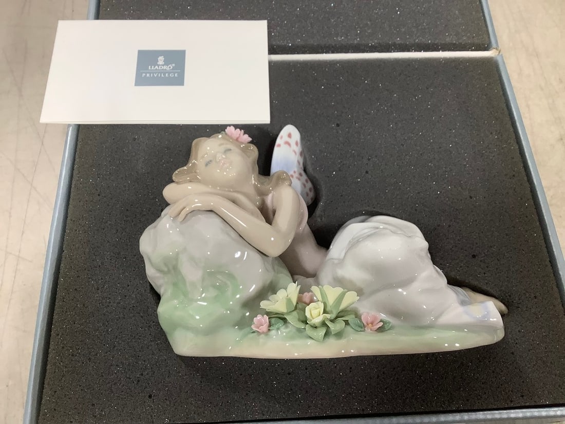 Princess of the Fairies Ceramic Lladro Figure - 07694 (5in Tall) (1 of 1)