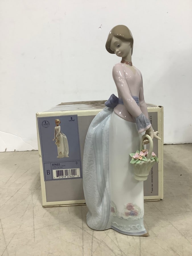 Basket of Love Ceramic Lladro Figure - 07622 (10in Tall) (1 of 1)