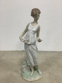 Lladro fine porcelain collectible statue(10.25in.tall)