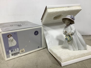 Lladro fine porcelain Happiness collectible statue(6in.tall)