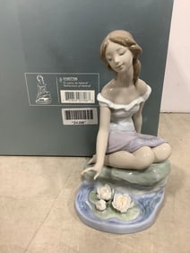 Lladro fine porcelain Reflections of Helena collectible statue(6.5in.tall)