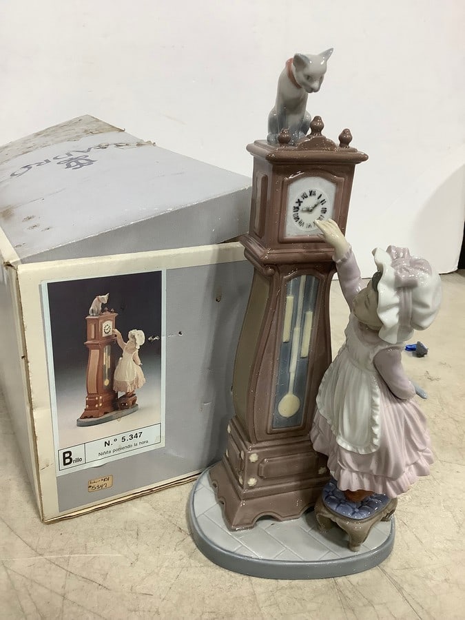 Lladro fine porcelain collectible statue(11in.tall) (1 of 1)