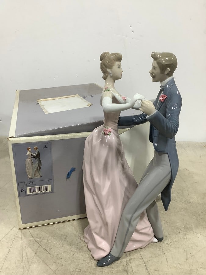 Lladro fine Anniversary Dance porcelain collectible statue(13in.tall) (1 of 1)