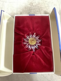 Swavorki floral crystal decor in box(1.5in.long)
