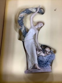 Lladro Inspiration porcelain collectible statue(15in.long)