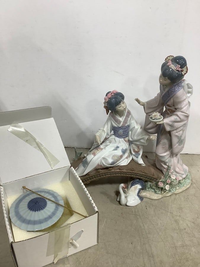 Lladro porcelain collectible statue(12in.tall-head slightly damaged) (1 of 1)