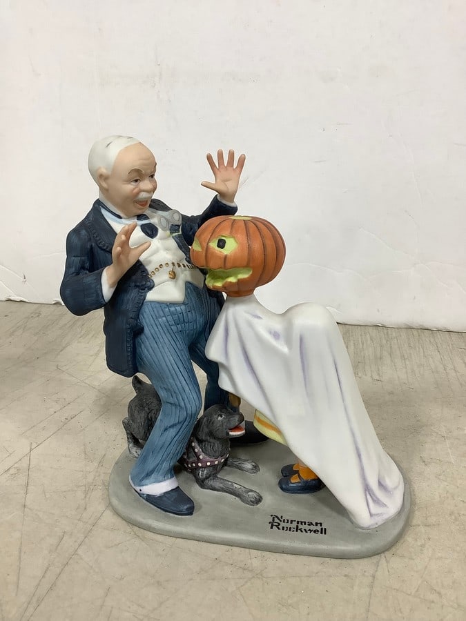 Trick or Treat Norman Rockwell porcelain figure(7in.tall): Trick or Treat Norman Rockwell porcelain figure(7in.tall)