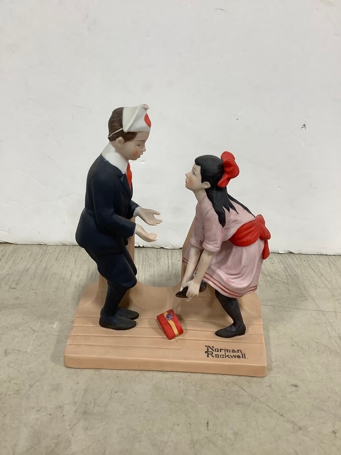 Norman Rockwell First Dance porcelain figure(6.5in.tall): Norman Rockwell First Dance porcelain figure(6.5in.tall)