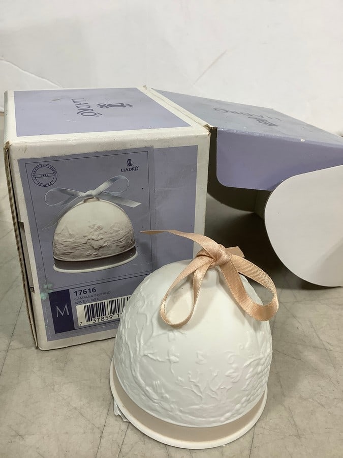 Lladro Winter bell in box(3in.tall): Lladro Winter bell in box(3in.tall)