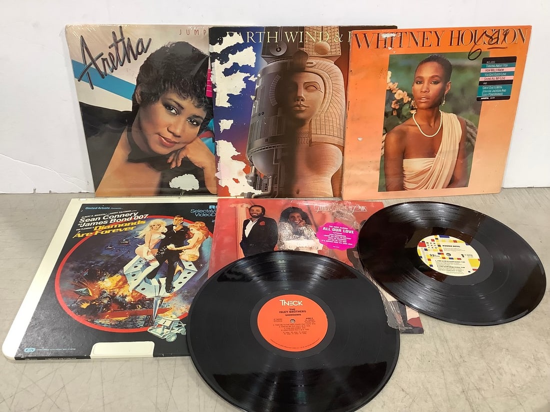 Vintage records(Whitney Houston, The Isley Brothers, Aretha Franklin, and more): Vintage records(Whitney Houston, The Isley Brothers, Aretha Franklin, and more)