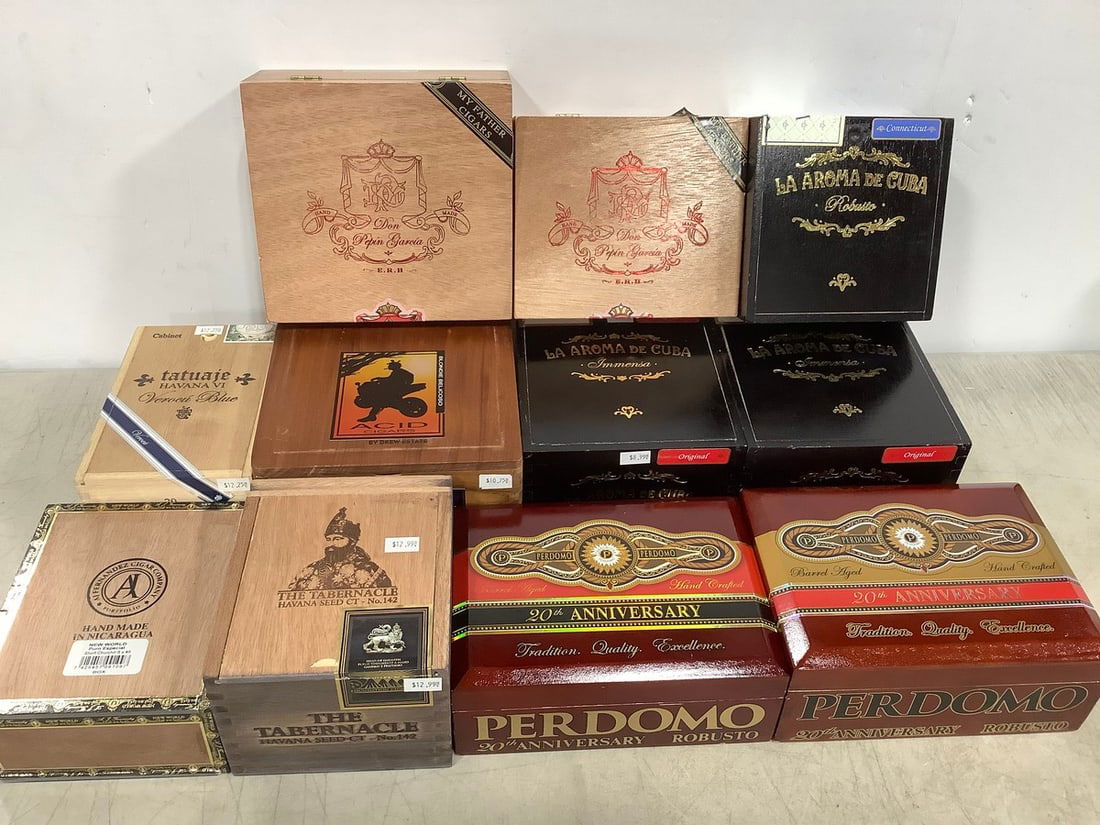 Various cigar boxes: Various cigar boxes