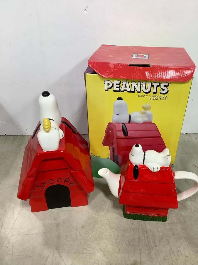 Snoopy and Woodstock break time cookie jar and Snoopy teapot (tallest 10in.) (1 of 1)