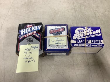 Vintage collectible sports cards(baseball and hockey)