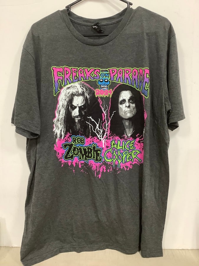 Freaks Parade tshirt(XL): Freaks Parade tshirt(XL)