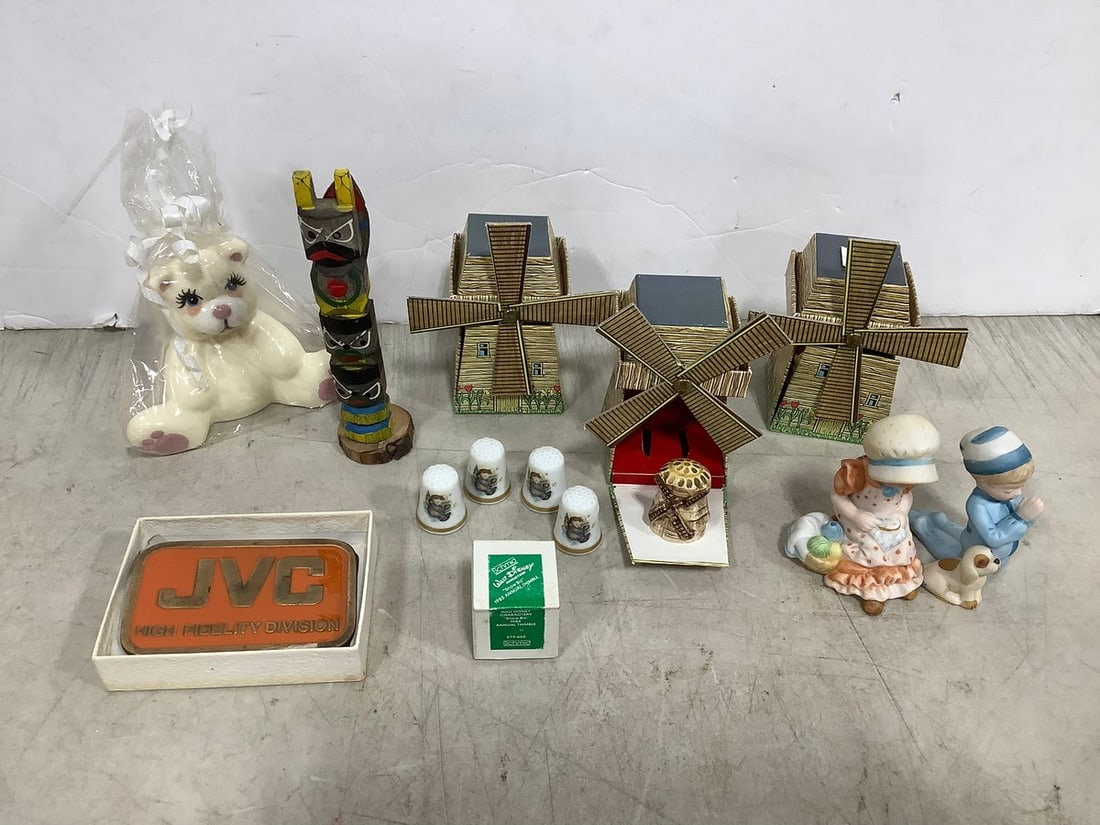 Schmid thimbles,Holly Hobbie statues, and more(tallest 5.5in.): Schmid thimbles,Holly Hobbie statues, and more(tallest 5.5in.)