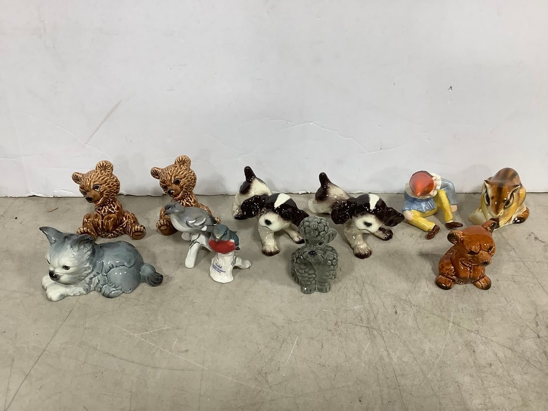 Goebel statues(tallest 3.5in.): Goebel statues(tallest 3.5in.)