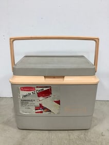 Rubbermaid Cooler (2.5 Gallon)