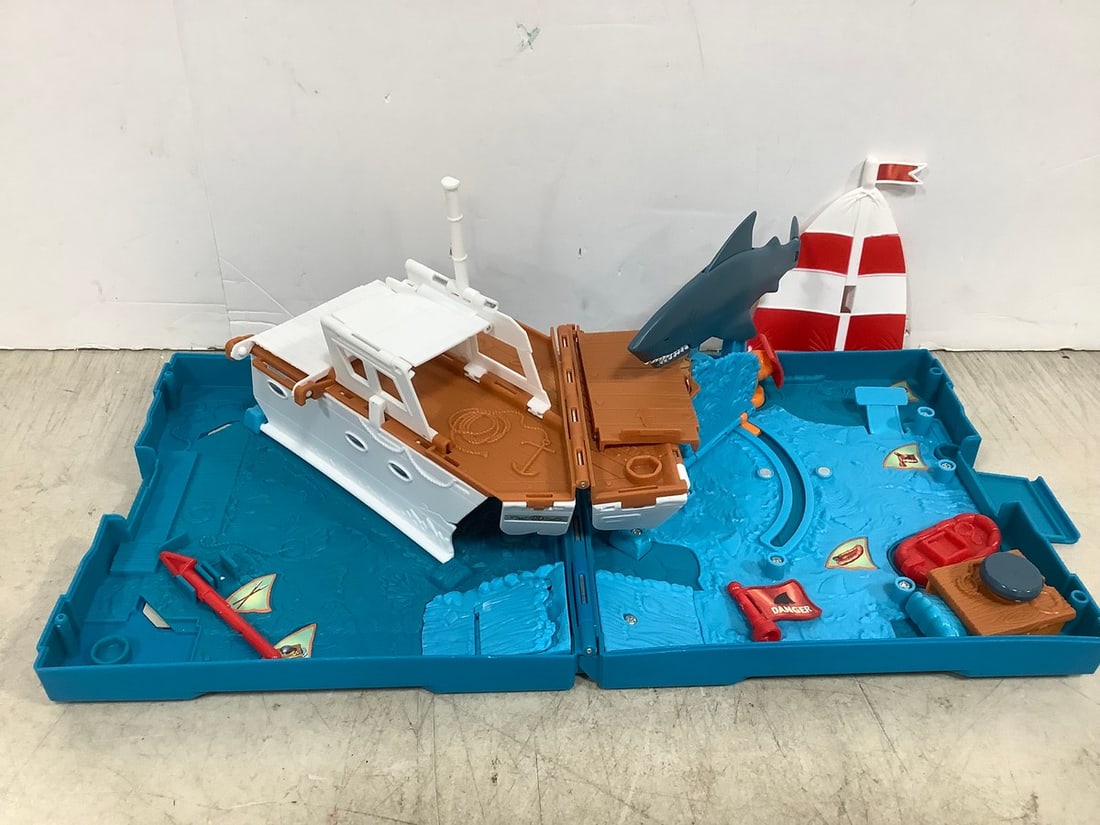 Vintage Matchbox Shark Escape Pop Up Playset: Vintage Matchbox Shark Escape Pop Up Playset