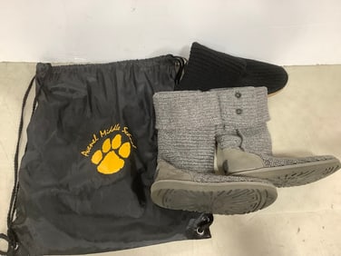Pair of Ugg Boots (Size: US 8) with Bag