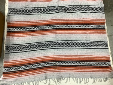 Throw Blanket 72inx86in)
