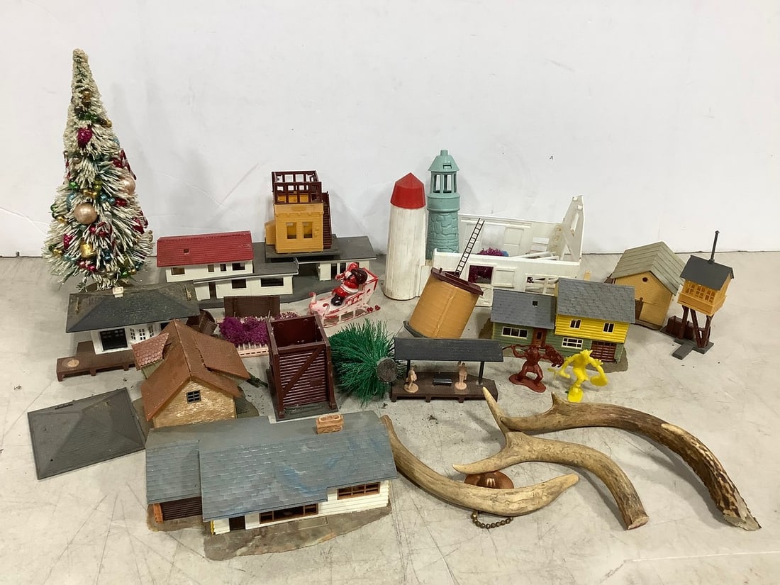 Plastic HO Town Buildings, and more: Plastic HO Town Buildings, and more