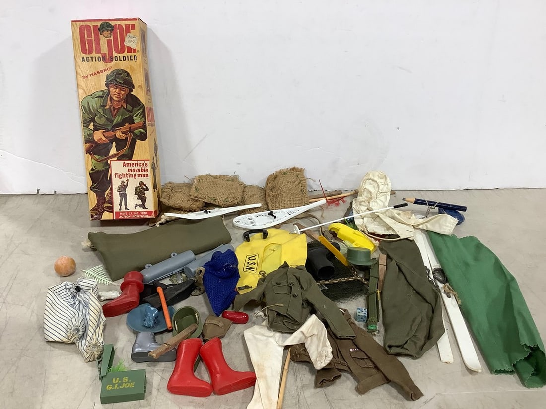 1960s GI Joe Clothing and Accessories *BOX IS EMPTY* (1 of 1)