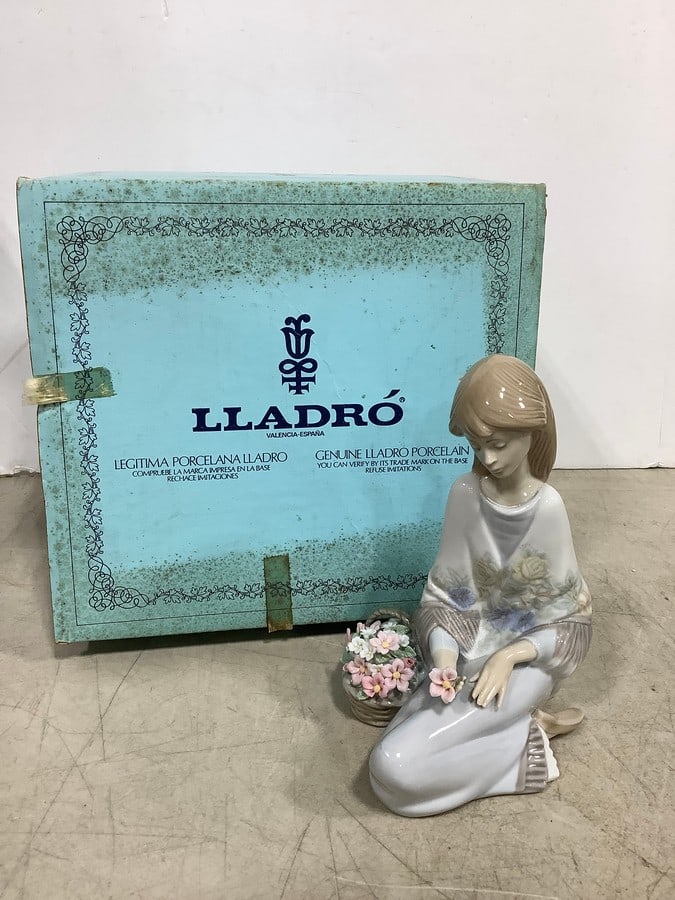 Spring Song porcelain Lladro figure(7in.tall-flower damaged): Spring Song porcelain Lladro figure(7in.tall-flower damaged)