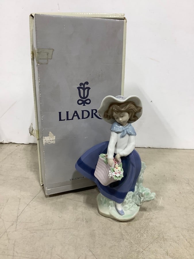 Pretty Pickings porcelain Lladro figure(7.25in.tall) (1 of 1)