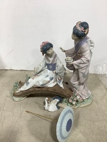 Lladro Springtime in Japan porcelain collectible statue with box(12in.tall-head slightly damaged)