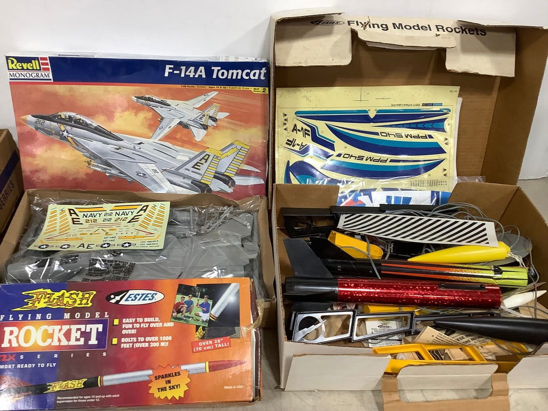 Revell F-14A Tomcat vintage model and flying model rockets (1 of 1)